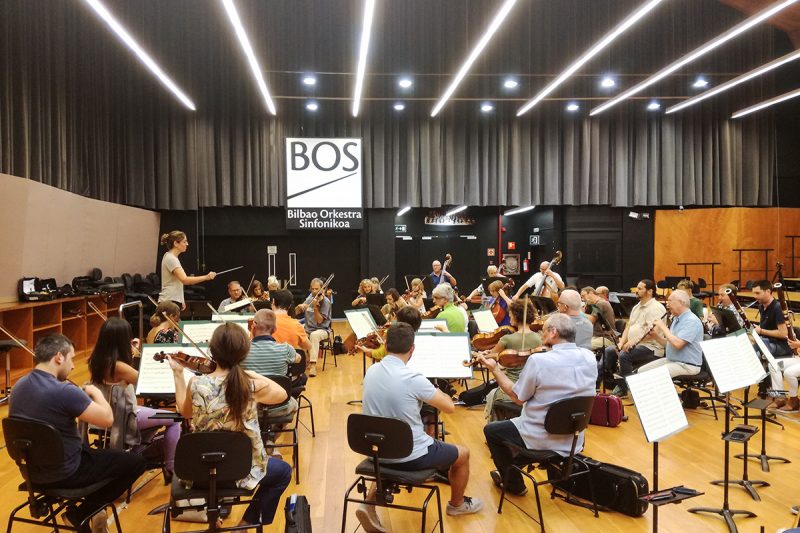 Entrevista | La directora de orquesta Lara Diloy debuta en Bilbao